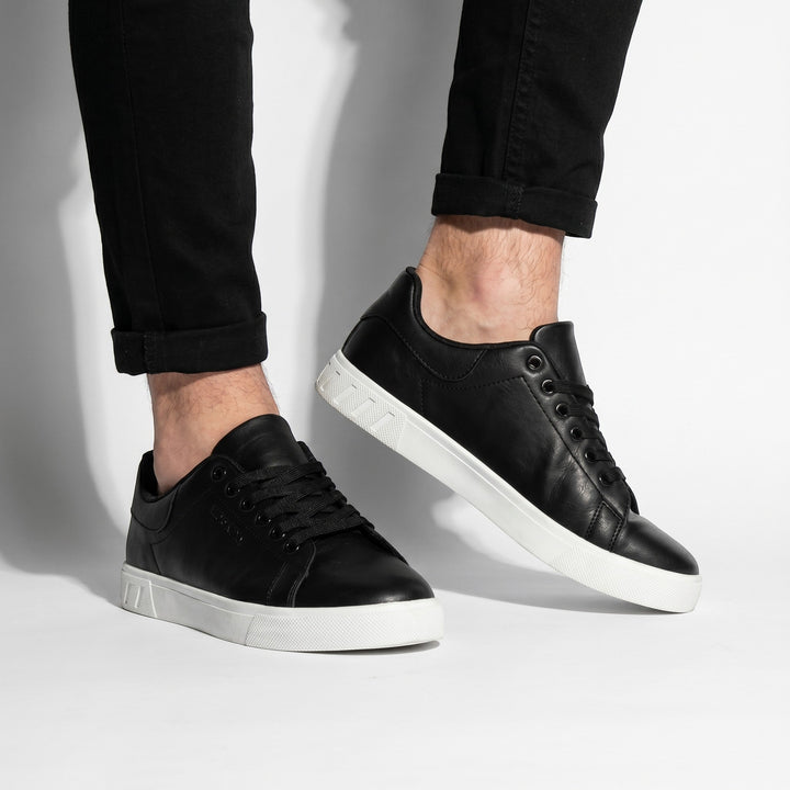 Colby | Minimalist Lace-Up Low-Top Trainers